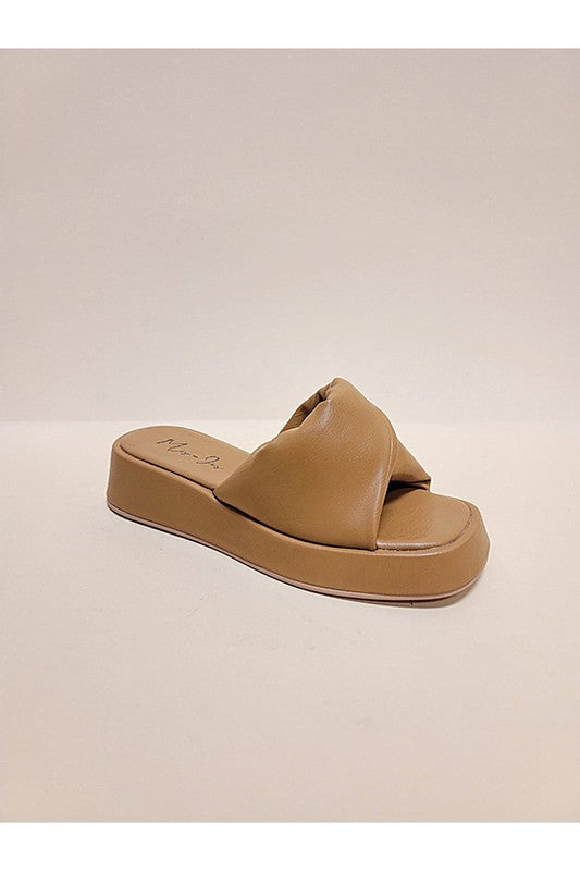 AMELIA-PLATFORM SANDAL CAMEL 6 by Let&