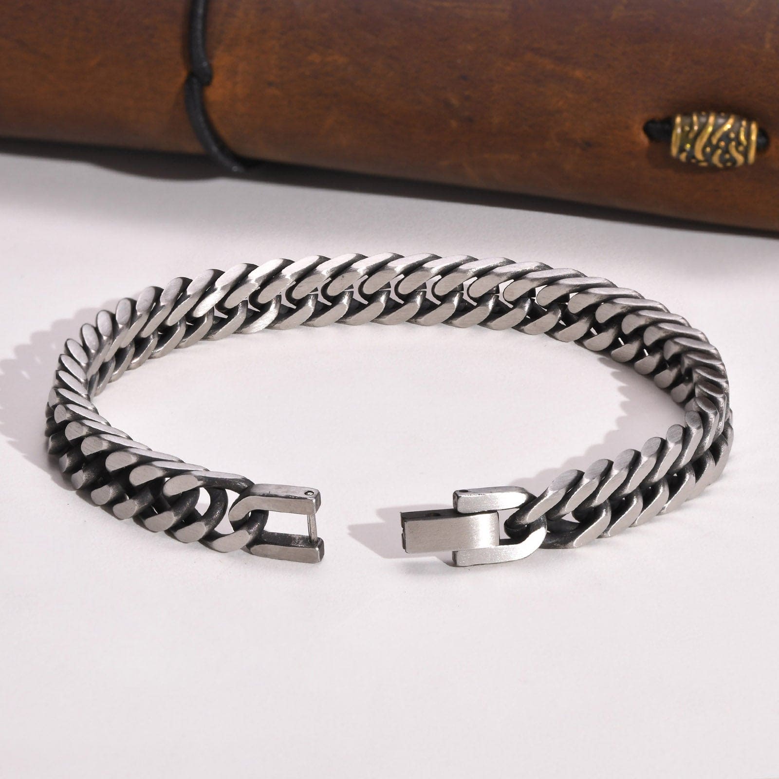 retro simple style chains print stainless steel men&
