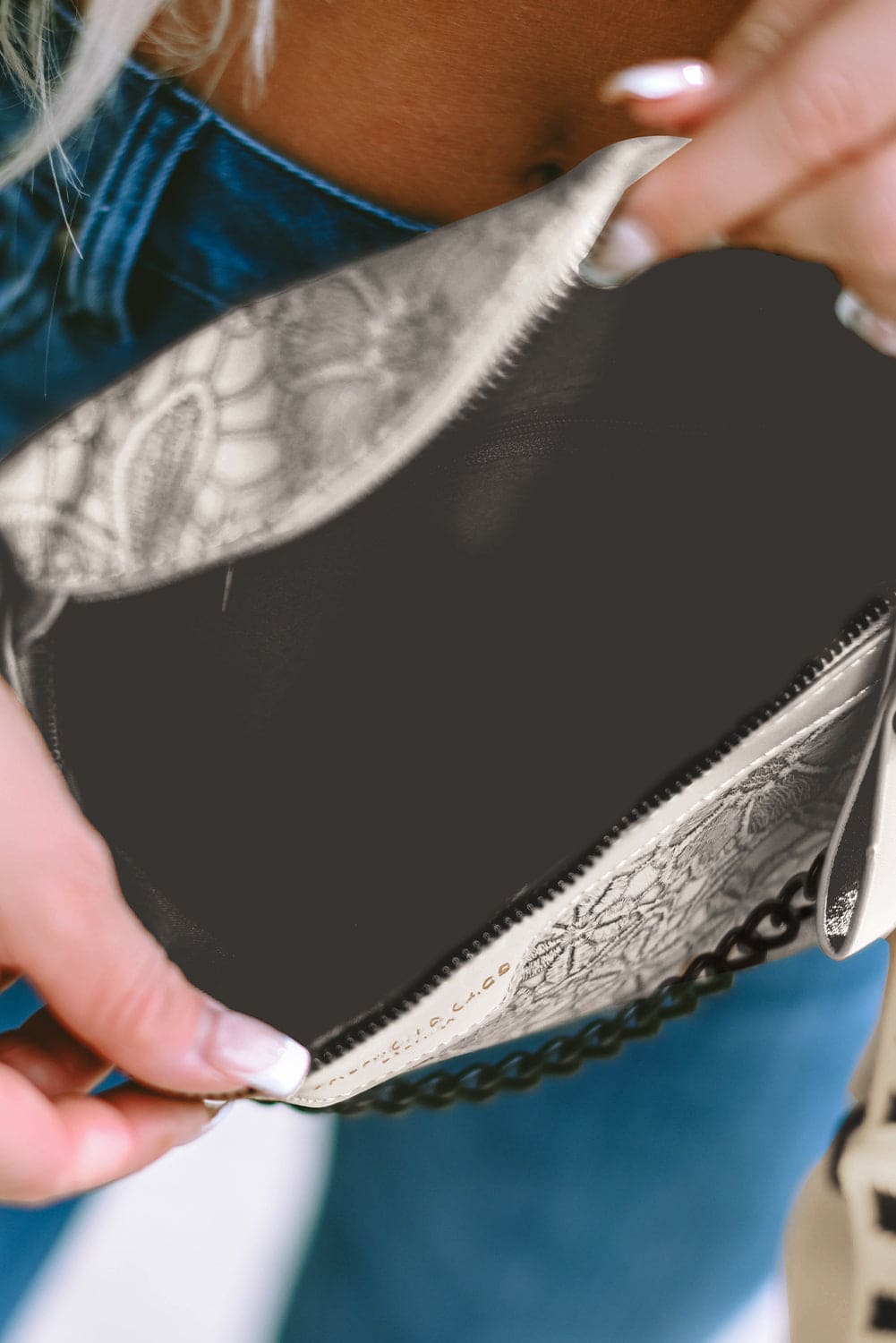 White Colorblock Strap Chain Shoulder Bag With Coin Purse ONE SIZE 95%PU+5%Alloy Shoes & Bags by Fleurcouture | Fleurcouture