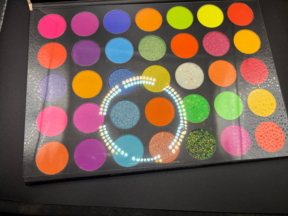 All eyes on me (35 shadow palette)