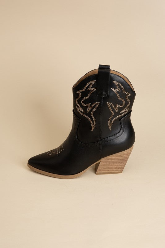 BLAZING-S WESTERN BOOTS by Fortune Dynamic | Fleurcouture