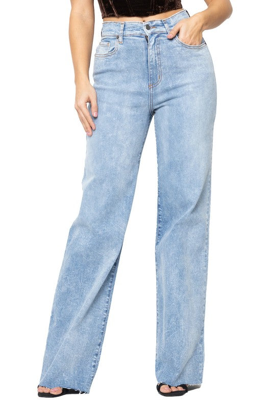 Brooklyn Wide Leg Jean Inseam 32 Light Wash 3 by GJG Denim | Fleurcouture