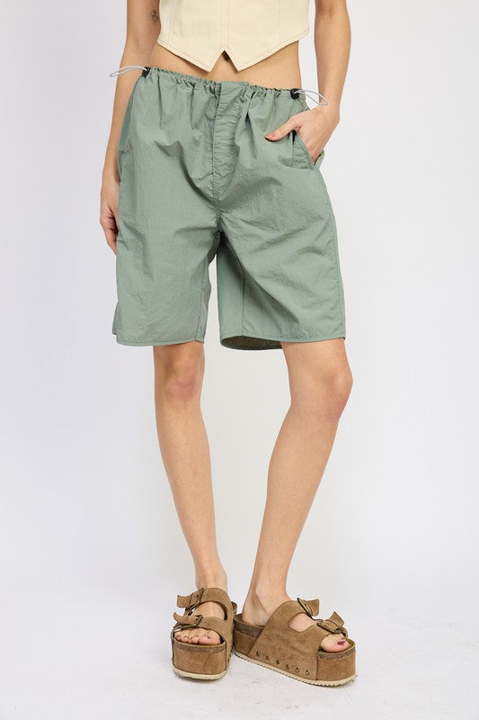 CONTRASTED BERMUDA SHORTS DUSTY OLIVE S by Emory Park | Fleurcouture