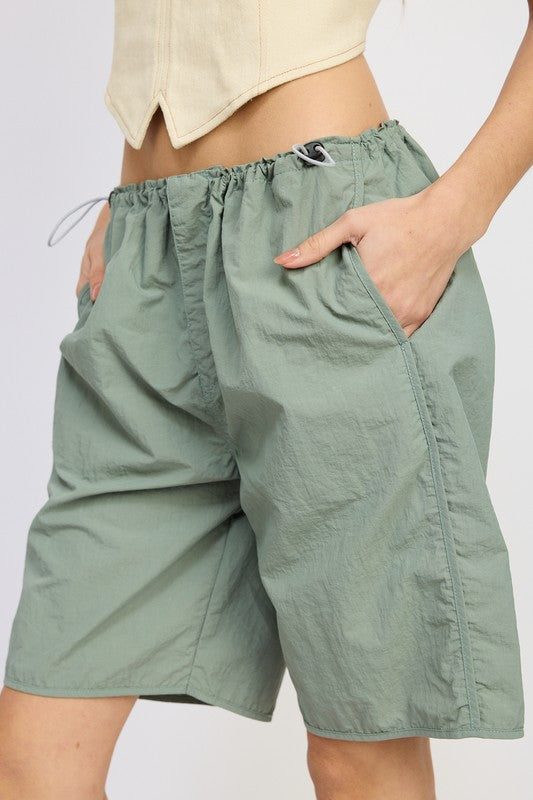 CONTRASTED BERMUDA SHORTS by Emory Park | Fleurcouture