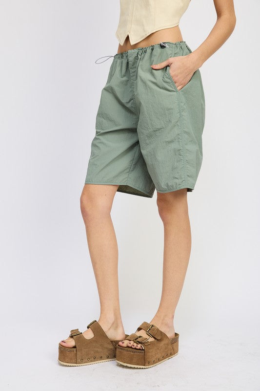 CONTRASTED BERMUDA SHORTS by Emory Park | Fleurcouture
