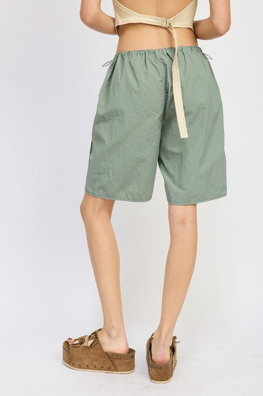 CONTRASTED BERMUDA SHORTS by Emory Park | Fleurcouture