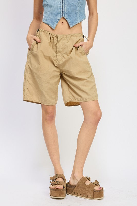 CONTRASTED BERMUDA SHORTS TAN S by Emory Park | Fleurcouture