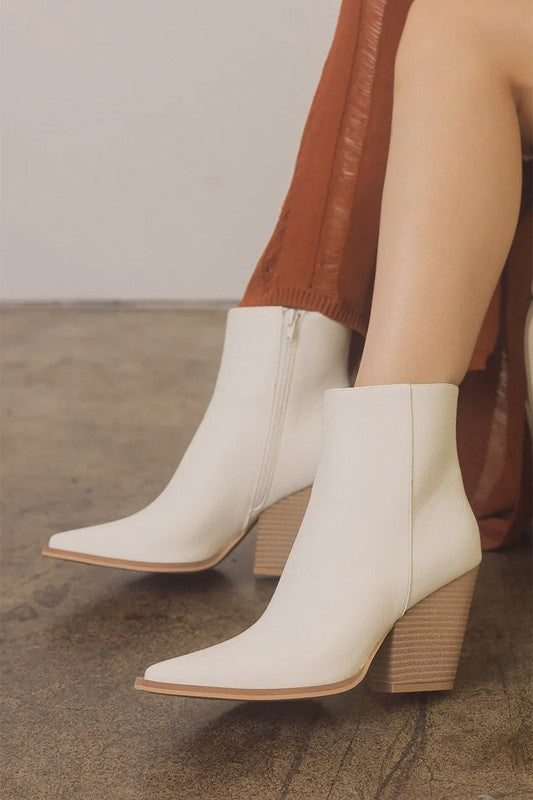 D-SONIA-WESTERN, ANKLE BOOT WHITE by Let&