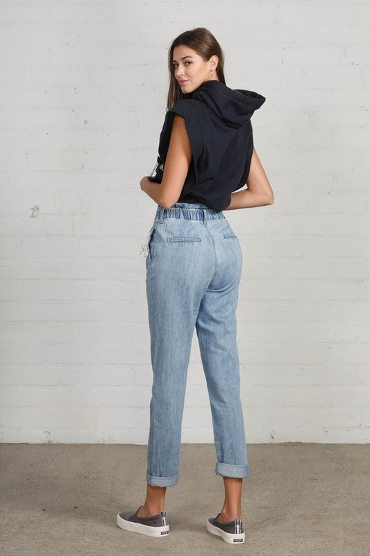 HIGH WAIST ELASTIC-BANDED SLOUCH JEANS LIGHT by Insane Gene | Fleurcouture