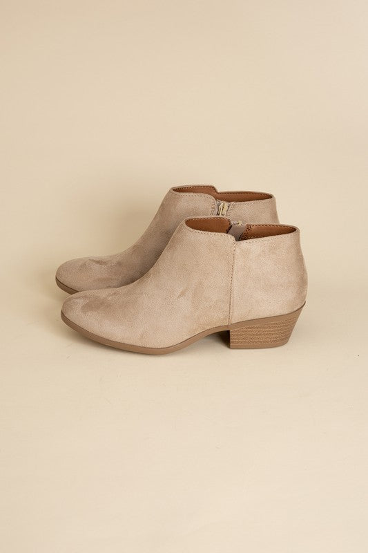 Mug Ankle Boots by Fortune Dynamic | Fleurcouture