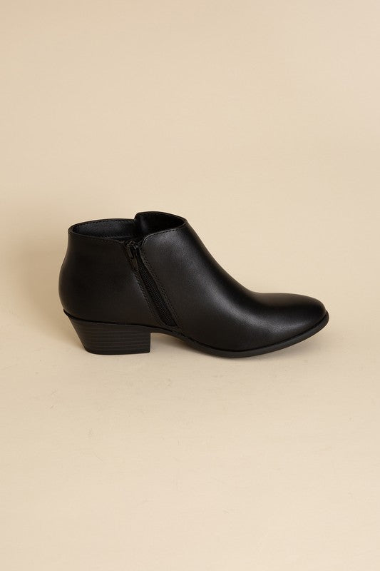 Mug Ankle Boots by Fortune Dynamic | Fleurcouture