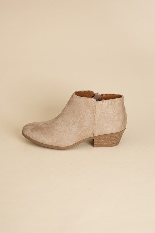 Mug Ankle Boots by Fortune Dynamic | Fleurcouture