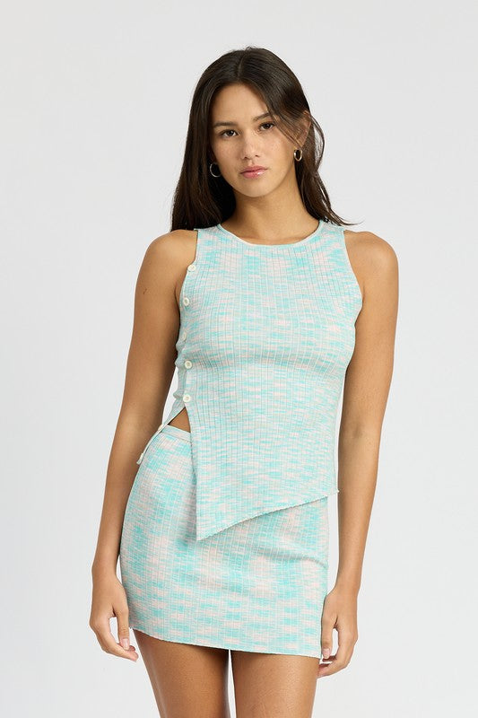 MULTI RIB TOP WITH SIZE BUTTON DETAIL BLUE PINK S by Emory Park | Fleurcouture