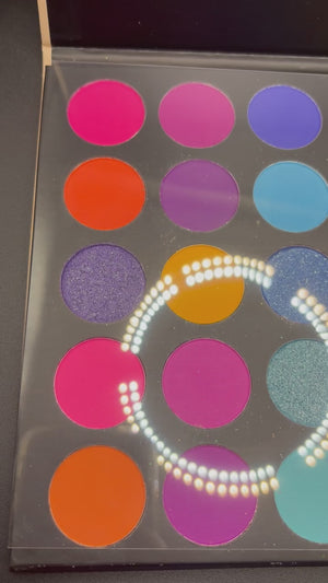 All eyes on me (35 shadow palette)