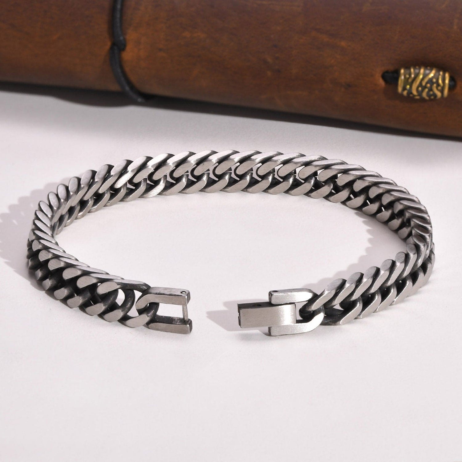 retro simple style chains print stainless steel men&