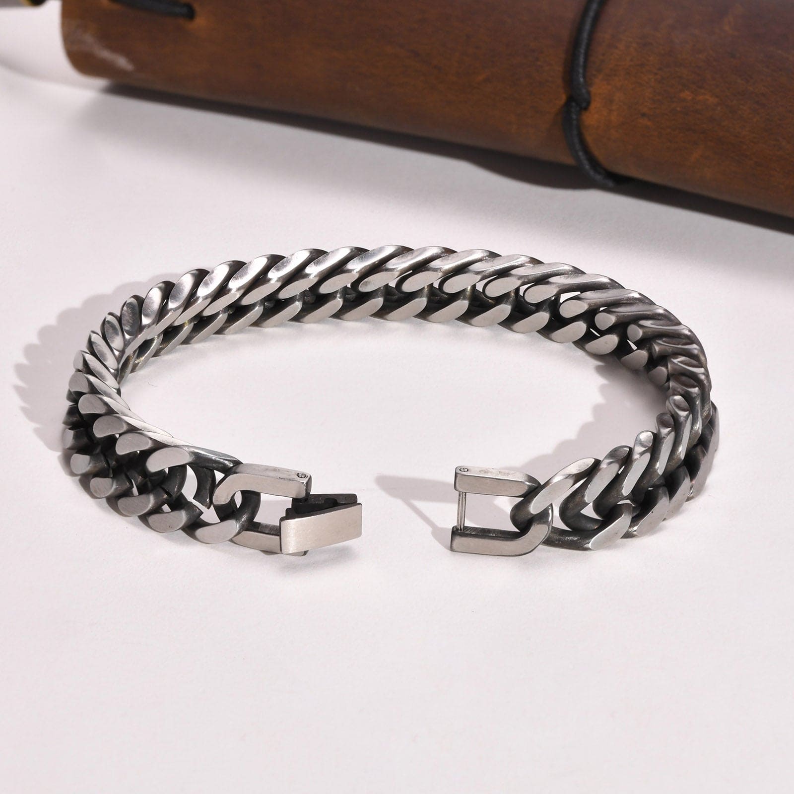 retro simple style chains print stainless steel men&