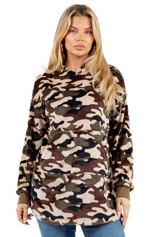 SEXY OVERSIZED FLEECE HOODIE CAMOFLAGE by By Claude | Fleurcouture