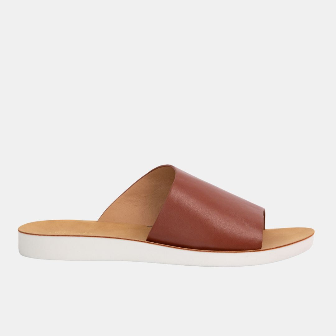 SLIP ON LOLA SANDAL 5 Cognac FLATS by MODAPASSO | Fleurcouture