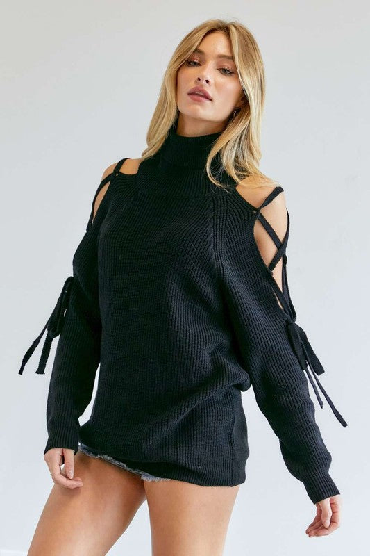 Solid Turtleneck Cutout Long Sleeve Sweater M by Davi &amp; Dani | Fleurcouture