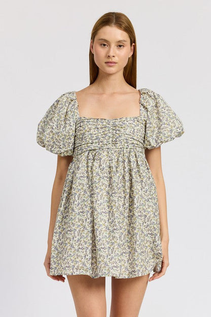 SQUARED NECK RUCHED MINI DRESS WTIH PUFF SLEEVES NAVY LIME FLORAL by Emory Park | Fleurcouture