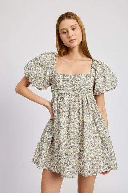 SQUARED NECK RUCHED MINI DRESS WTIH PUFF SLEEVES NAVY LIME FLORAL by Emory Park | Fleurcouture