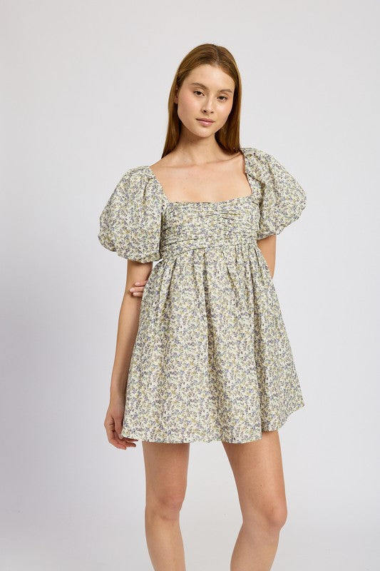 SQUARED NECK RUCHED MINI DRESS WTIH PUFF SLEEVES NAVY LIME FLORAL by Emory Park | Fleurcouture