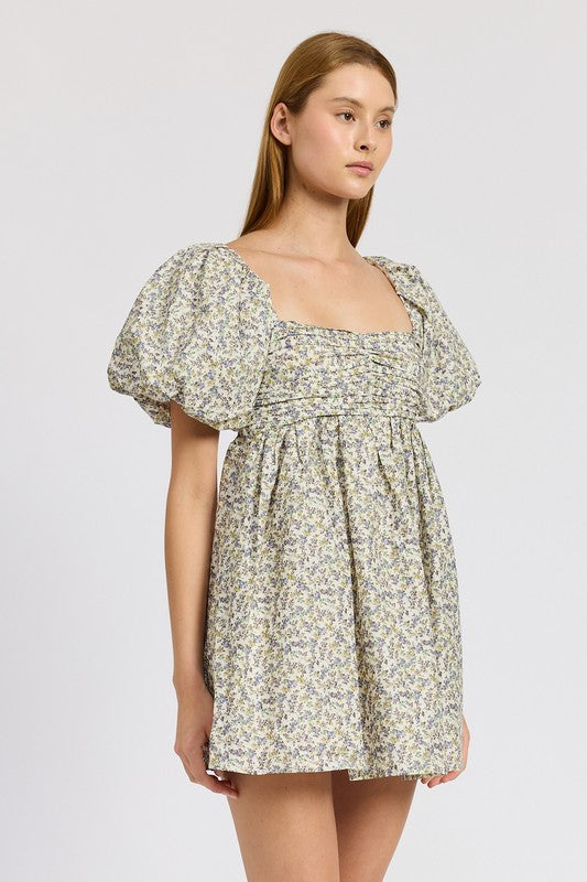 SQUARED NECK RUCHED MINI DRESS WTIH PUFF SLEEVES NAVY LIME FLORAL by Emory Park | Fleurcouture