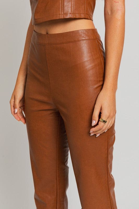 Straight Pants BROWN by LE LIS | Fleurcouture