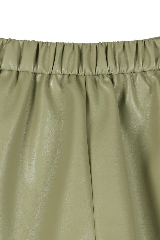 Vegan leather shorts by Lilou | Fleurcouture